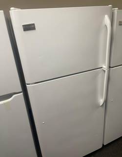 Frigidaire Top Freezer Fridge – White, Ice Maker, Clean