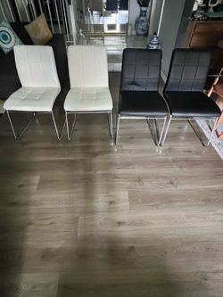 4 chairs/ glass table
