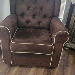 Delta nursery glider rocker chair