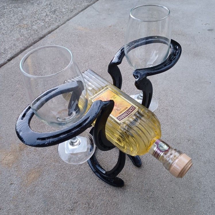Horseshoe Double Wine Bottle Holder
