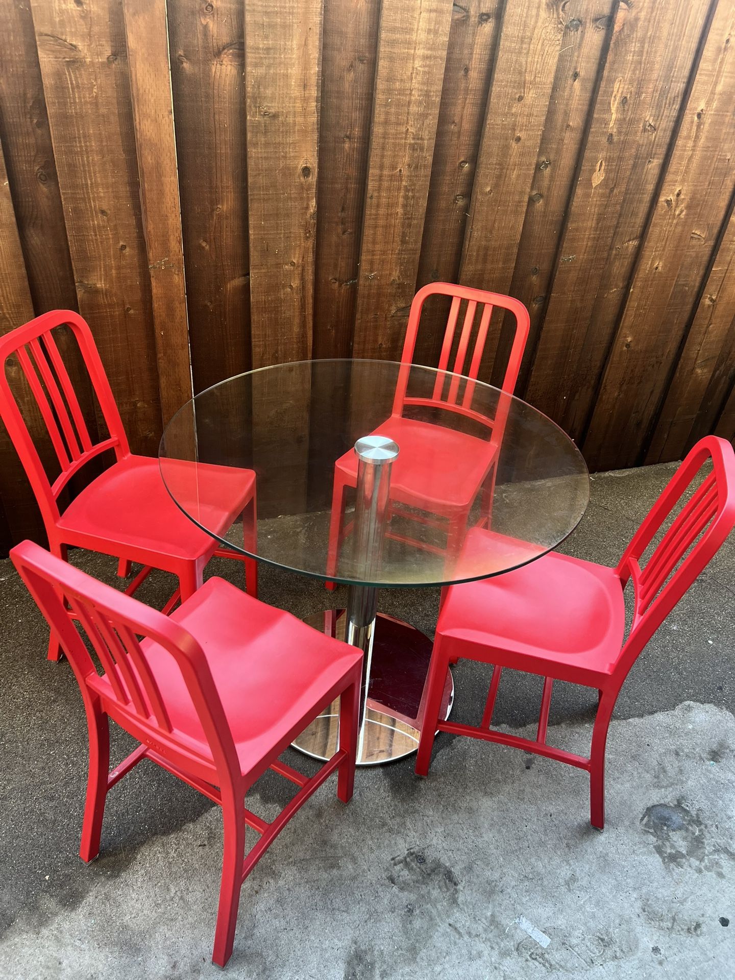 round glass table With 4 Chairs