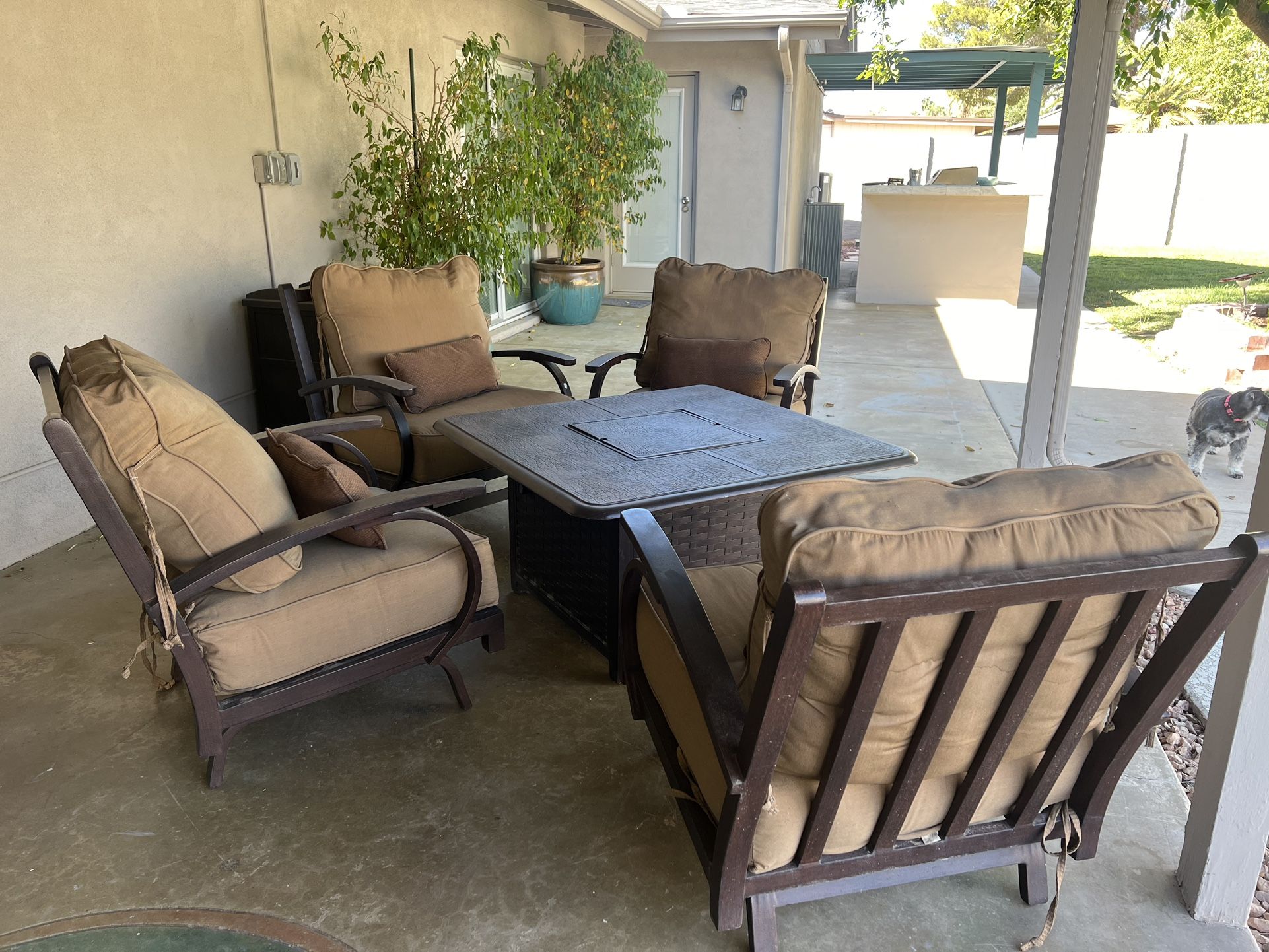 Costco Fire Pit Table & 4 Rocker Chairs Sunbrella Fabric for Sale in