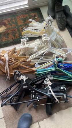 100 pieces hangers  : white 38, black 20 , blue , green 21 for pans : wood 11 , white 10 $ 2/ 1 piece