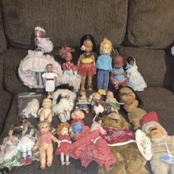 22 Old Dolls.. Take Them All For 15