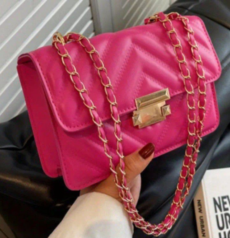 NEW HOT PINK COLOR PURSE 👛 PENDING FOR PICK UP!!