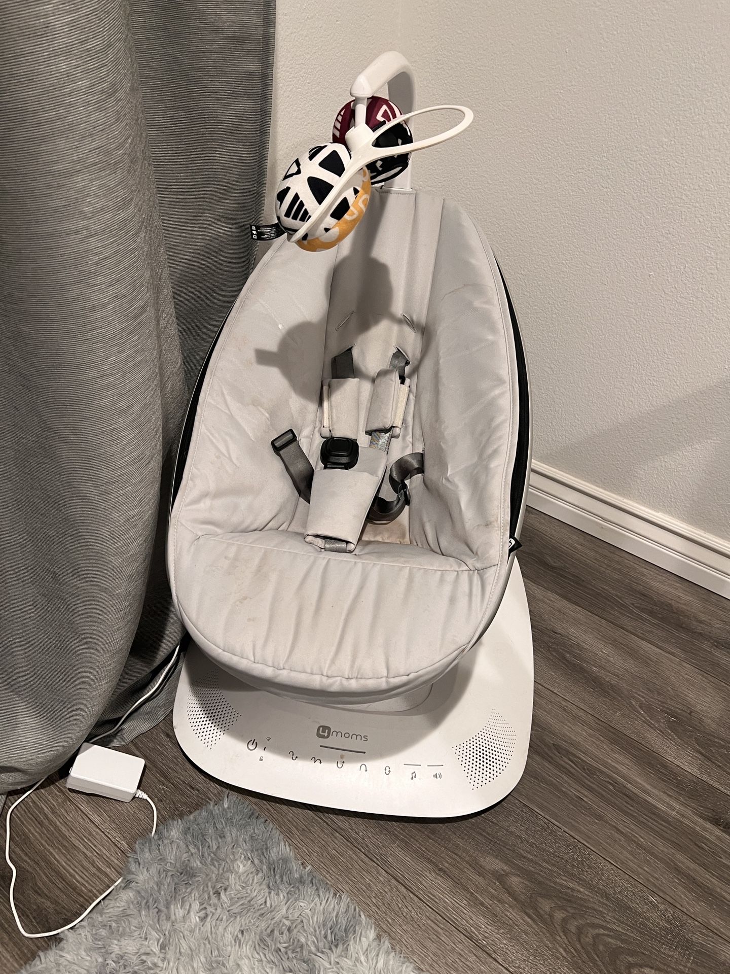 Selling Smart Mamaroo Baby Swing $150