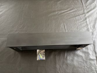 Shelf with leveling kit