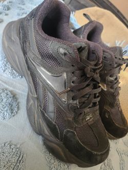 Mens tennis shoe