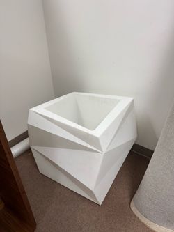 ✨🪴 MODERN WHITE GEOMETRIC PLANTER — SCULPTURAL STATEMENT PIECE 🪴✨