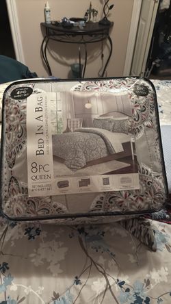 8 pc. Queen bed in a bag. Red and black medallion.