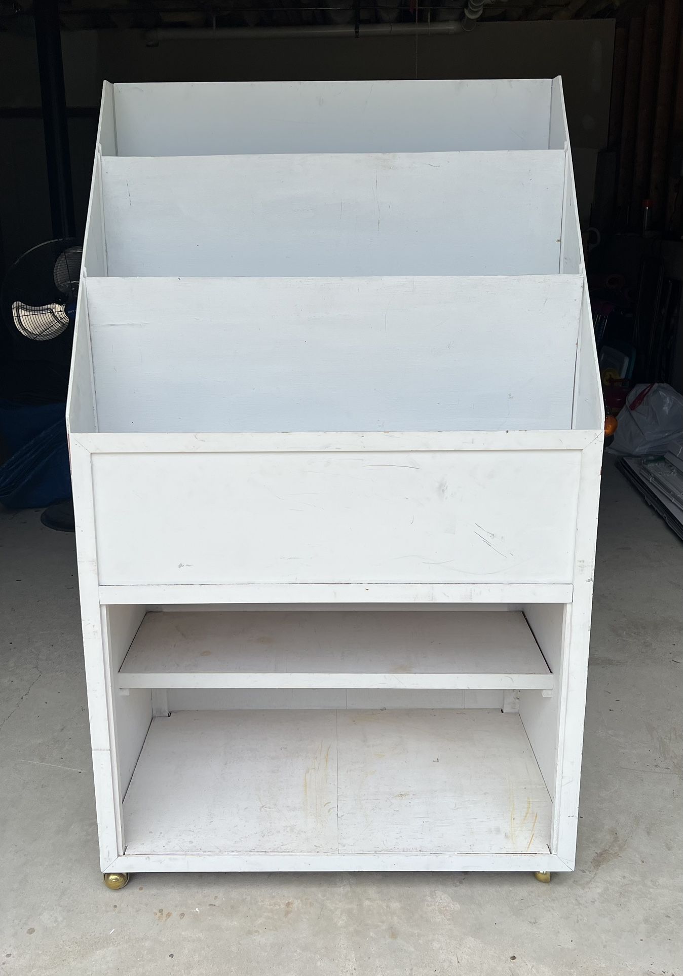 Free White Shelving Unit