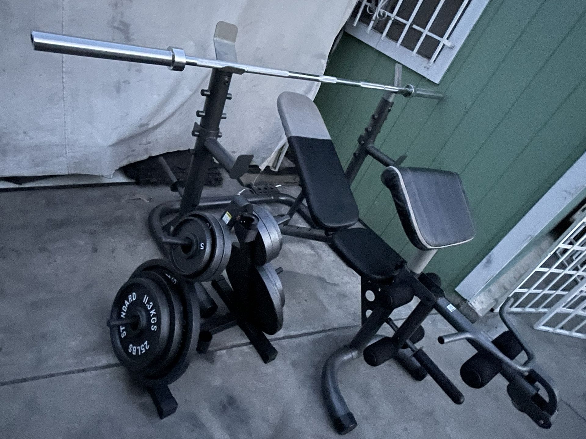 Gold’s Gym Bench press/ Weights/ Barbell for Sale in San Diego, CA
