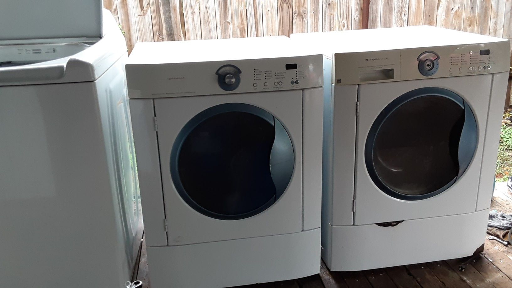 Frigidaire washer &Dryer stackable