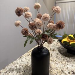 Neutral pom pom flower arrangement 