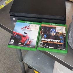 Xbox 1 With 2 Games And 2 Controllers Works As It Should .