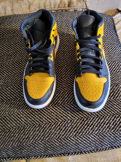 Nike Air Jordan 1 Mid University Gold Men's Shoes 554724-170