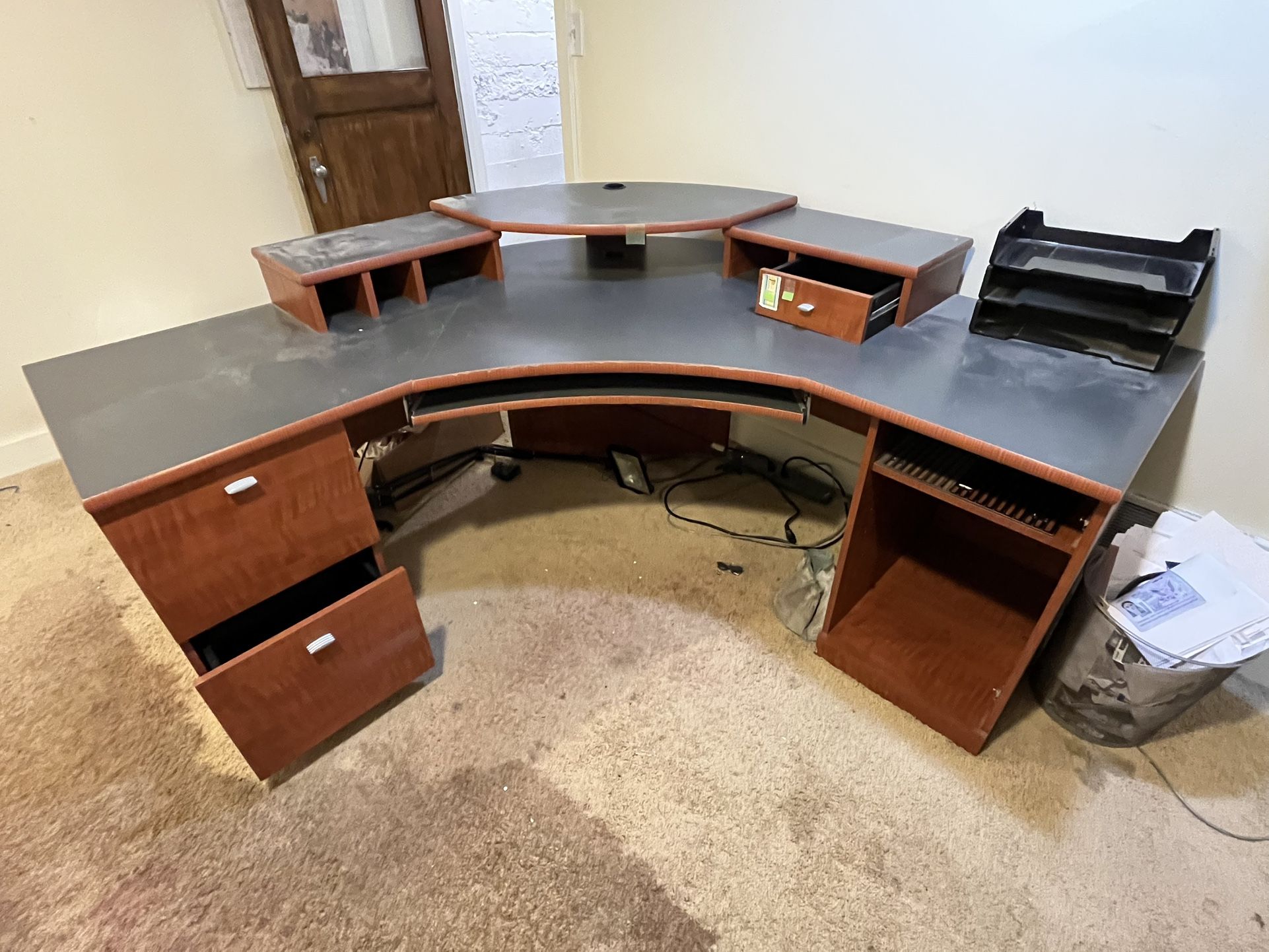 Free !! Large Corner Desk 