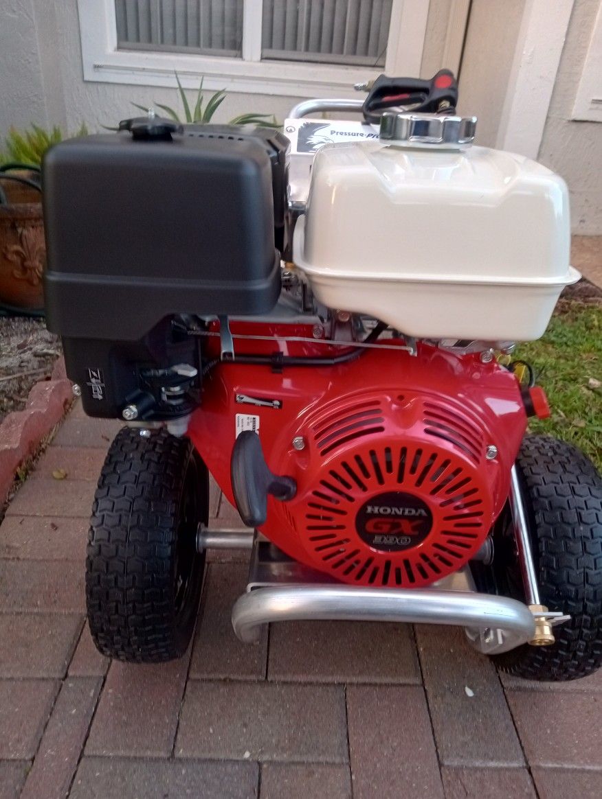 PRESSURE WASHER POWERED BY HONDA GX390 ENGINE WITH AR PUMP : 4000 PSI AT 4 GPM