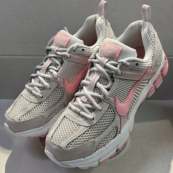 NIKE WOMANS VOMERO 5