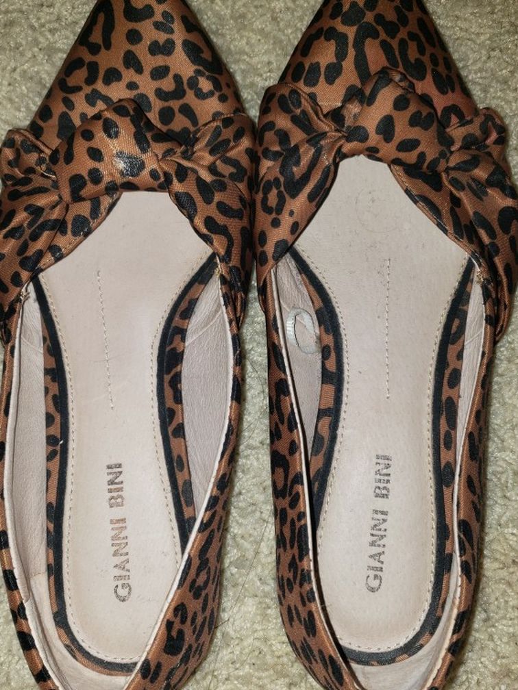 Gianni Bini Leopard Print Flats Size 6