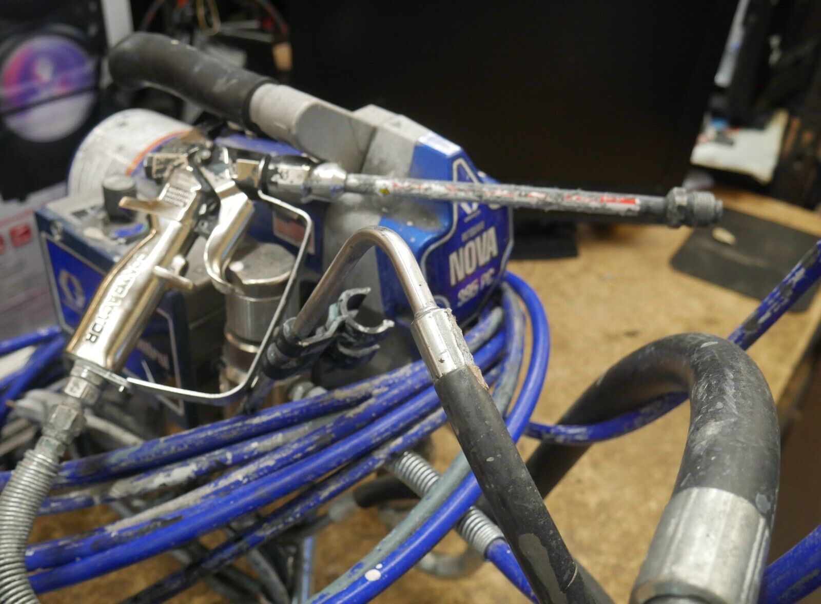 Graco ULTIMATE NOVA 395 PC paint sprayer PRE OWNED USED. TESTED. IN A GOOD WORKING ORDER. NOTE - HOSE MISSING TIP .
