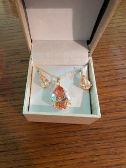 Necklace and earring set