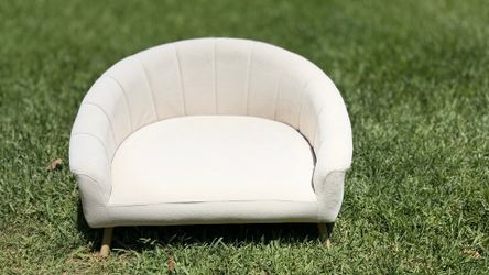 Cute bed for pets small to med size in good condition