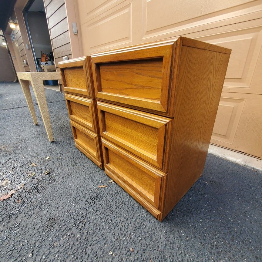 Modulus Morris Furniture Mid Century Modern Solid Wood 2 Meching End Tables/ Nighstands / Side Tables / 3 Drower Dressers Only $95 For Set.