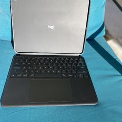 $100 OBO 13” iPad Air Case With Keyboard Detachable 