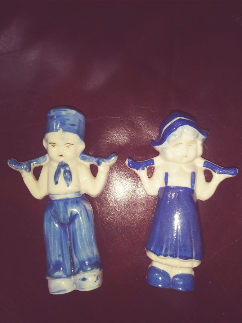 Dutch girl and boy figurines