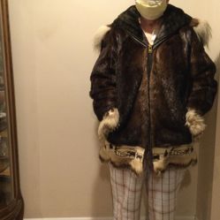 Custom Made Alaska Fur Coat By David Green Of Anchorage Alaska.  Must pickup In Warwick,RI.  $295.00 Cash