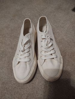 White tennis shoes