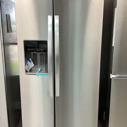 Whirlpool Side-by-Side Refrigerator in Stainless steel with FreshFlow™ Air Filter and Hidden Hinges