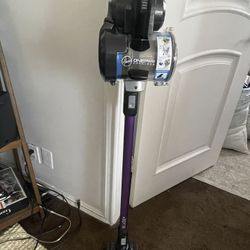 New Chordless Hoover blade Vacuum