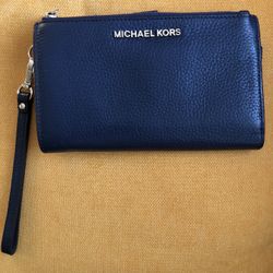 Michael Kors Zip Wallet 
