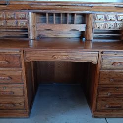 VINTAGE OAK ROLL TOP DESK *GREAT CONDITION*