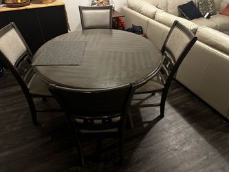 Dinnning table with 4 chairs