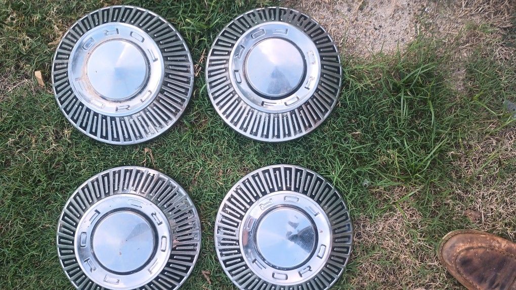 Ford Galaxy 500 Dog Bowl Hubcaps