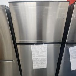 Final Sale GE standard Refrigerator Top Freezer With Ice Maker Stainless Steel 33 Inches