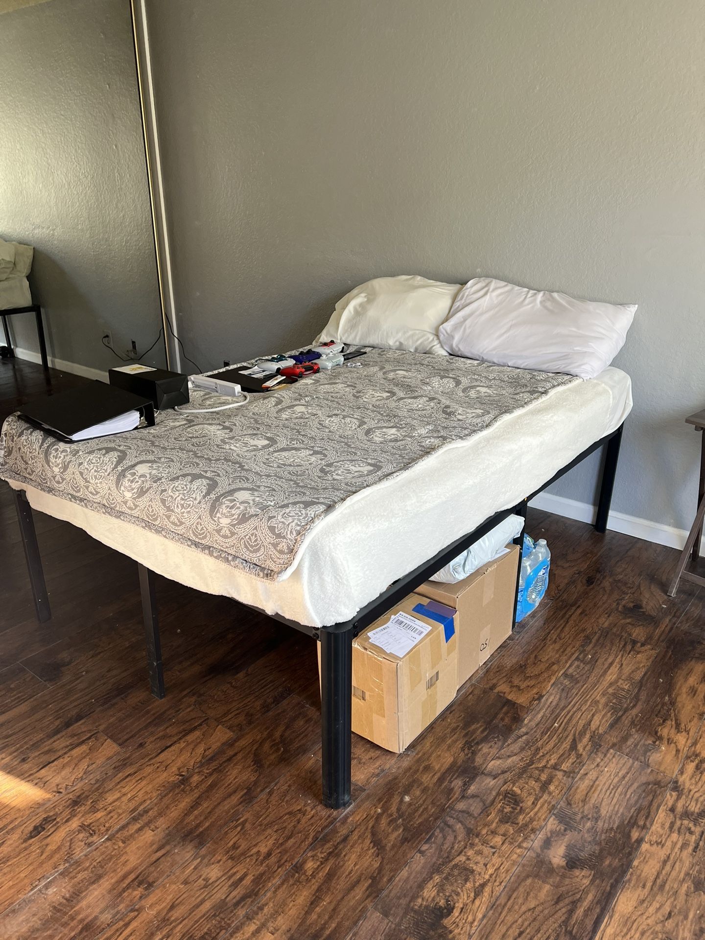 Perfect FULL Size Frame For Small Room 