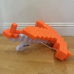 Nerf Minecraft Pillager's Crossbow, Dart-Blasting Crossbow, Includes 3 Elite Darts, Real Crossbow Action, Pull-Back Priming Handle