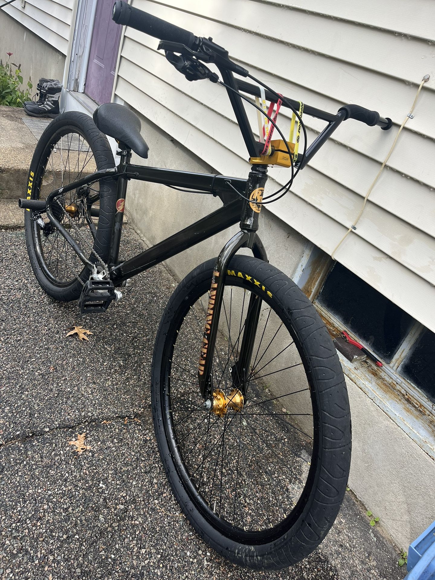 size 29 fast ripper taking trade really need cash tho 
