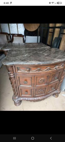 2 night stands in great condition solid wood