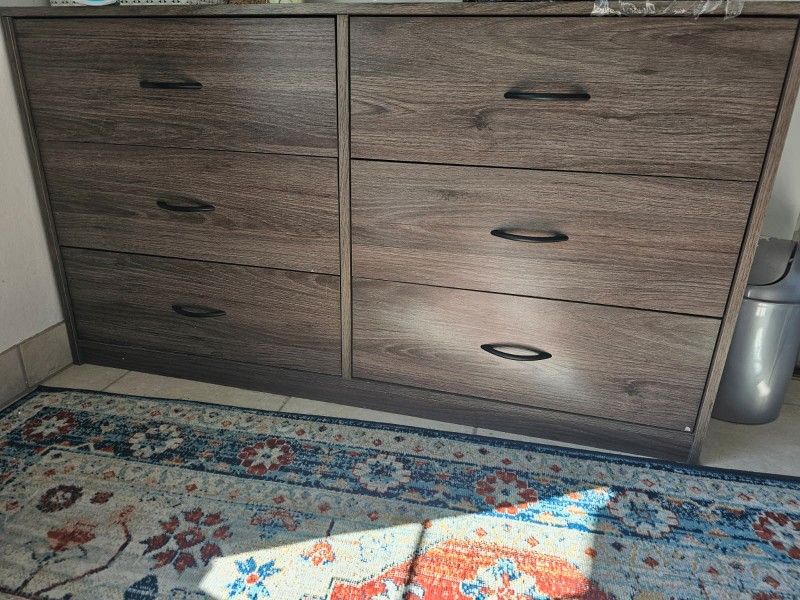 Dresser with 6 Drawers