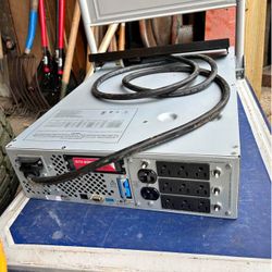 APC Smart- UPS 3000XL