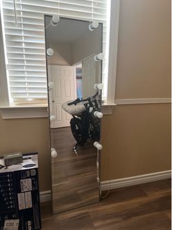 mirror with vanity lights attached