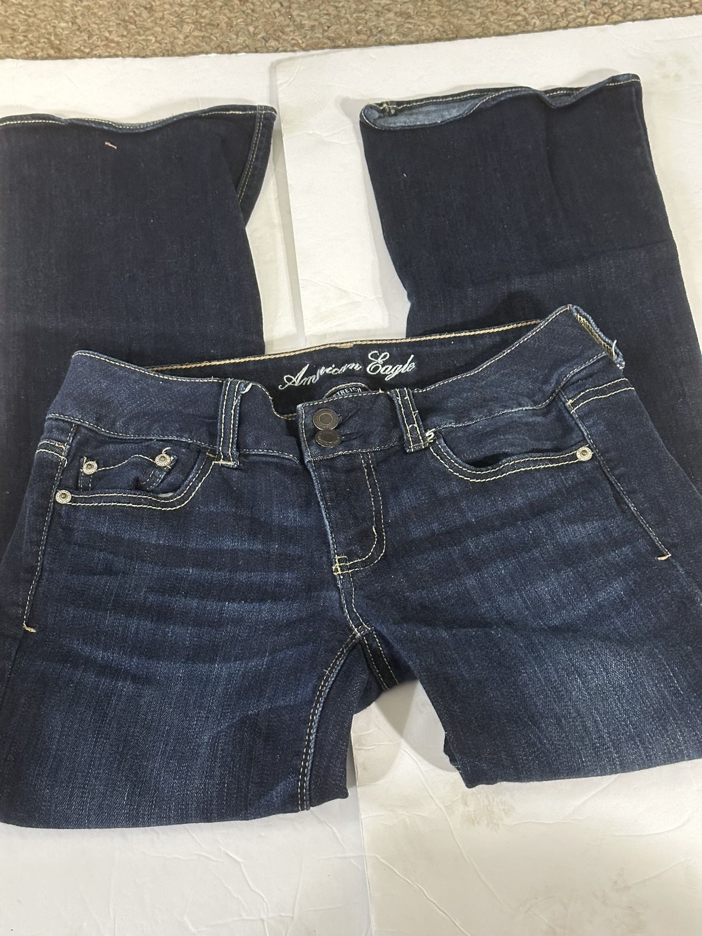American Eagle Artist Size 4 Short Flared Low Rise Jeans Stretch 