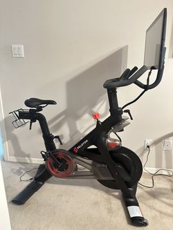 2020 Peloton Bike Gen 2 Works Well w/ Acce - Philadelphia, PA