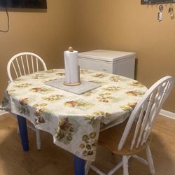 Dining Room Table with Leaf And 2 Chairs 