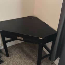 Corner desk
